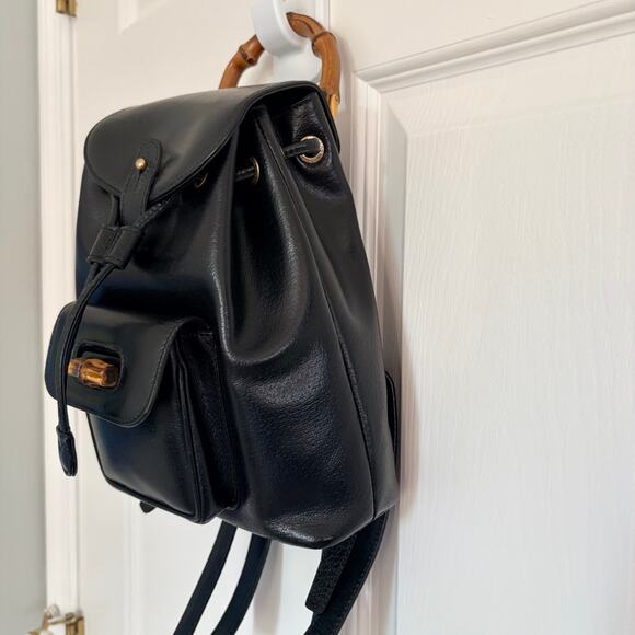 Authentic Gucci Bamboo Black Leather Drawstring Backpack  display picture 3